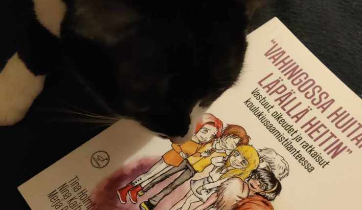 Kirja arvostelu: ”Vahingossa huitaisin, läpällä&nbsp;heitin”